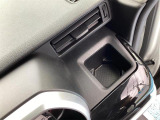 運転席のカップホルダーです。
