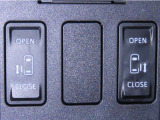 両側電動スライドドアを装備しております。