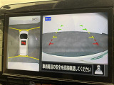 【アラウンドビューモニター】まるでクルマを真上から見下ろしたかのような視点で駐車をサポートします!クルマの斜め後ろや真横など、前後左右の4つのカメラの映像が合成されて、モニターに映し出されます。