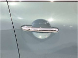 MINIはドアが分厚いです。衝突によりドアがつぶれてしまった場合にも外からいち早くドアを開けれるよう考えられています。数十秒の救出の遅れが命につながりかねない場合、こういった配慮が重要なポイントです。