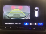 バックでの車庫入れも安心です! リアカメラが付いているバックモニター付のナビを装備しております。バンパーについているソナーや、操作線もついており距離感も画面から確認できます。