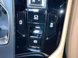 ブレーキホールド機能を搭載しています。機能オン時はブレーキから足を放してもブレーキ機能が維持されるため、ストップアンドゴーが多い環境での疲労軽減に役立ちます。