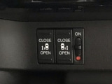 【両側パワースライドドア】両側がパワースライドドアになっており、運転席のスイッチやスマートキーでも開閉が可能です!開口部も広いので乗り降りも楽々♪