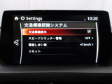 フォワードセンシングカメラで認識した交通標識をアクティブドライビングディスプレイに表示し、交通標識の見落とし防止を図り、安全運転を支援します。