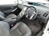 シンプルで使いやすいデザインの運転席です。