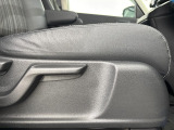 ★運転席ハイトアジャスター★ 運転される方によってシートの高さが調節できます!自分に合ったドライビングポジションで運転がさらに快適に♪