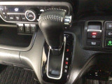 オートマチックシフトレバーは、手になじみ操作しやすい形状で安全運転にもつながります♪
