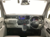 【前方視界】開放的な前方視界!運転がしやすく疲れにくいです♪窓が大きく、見通しがとっても良いおクルマですよ♪