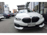 BMWの代名詞の【キドニーグリル】グリルが腎臓のように見えるので【キドニー】と呼ばれるようになりました。一目見ただけでBMWであると認識できる確固たるアイコンとして存在感を放ちます。