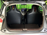 積み下ろしのしやすいデッキにはたっぷりと荷物を積み込んでいただけます。遊びから仕事まで、様々なシーンで頼れます♪