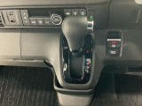 オートマチックシフトレバーは、手になじみ操作しやすい形状で安全運転にもつながります♪