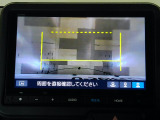 バックカメラの画像です。ガイドラインがスムースな車庫入れをサポートいたします。車庫入れの安心感がアップしますね。