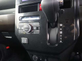 オートエアコンで車内をいつも快適な温度にすることができます。ストレスのない快適なドライブが出来ますね。