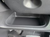 運転席周辺の収納も充実したドライバーズロアポケット。細かな使い勝手にも配慮されています。