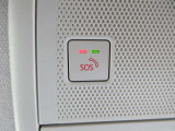 エアバッグ作動時や後突時、もしくは車内のSOSボタンを押した際に緊急通報オペレーターに連携し、救急・警察を手配します。更にオペレーターにも連携、お客様のご要望に応じてロードサービスの手配を行います。