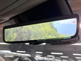 【デジタルインナーミラー】後席の大きな荷物や同乗者で後方が確認しづらい時でも安心!カメラが撮影した車両後方の映像をルームミラー内に表示。クリアな視界で状況の確認が可能です!