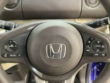 ハンドルにHondaセンシング系のクルーズコントロールやレーンキープアシストなどのスイッチと、オーディオの操作スイッチが装備されています。ハンドルから手を離さず安全に操作できます。