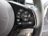 Hondaセンシングの機能のひとつ、アダプティブクルーズコントロール付!アクセルから足を離しても設定したスピードと前車との車間を保ち走行してくれます!車線維持もアシスト☆高速道路で疲労軽減ですね☆