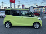 横から見てもスタイリッシュなデザイン、乗り降りもしやすいです。是非、ご試乗ください☆