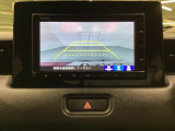バックでの車庫入れも安心です! リアカメラが付いているバックモニター付のナビを装備しております。操作線もついており距離感も画面から確認できます。