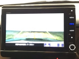 【バックカメラ】運転が苦手な方も車庫入れラクラクです!ギアをリバースに入れれば自動的に切り換わりますので、面倒な操作は不要です♪狭い駐車場もお車を傷つけず安心ですね!