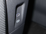 充電コードなど電源ソケットもついています。