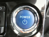 【プッシュスタート】スマートキーを携帯して、ブレーキを踏みながらスタートスイッチを押すだけでエンジンがかけられます。