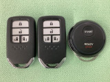 スマートキー付きですからドアロックの開閉およびエンジンスタートが楽々です。電動スライドドアの開け閉めもボタンで操作できます。加えて、純正リモコンエンジンスターター用の操作キーもついています。