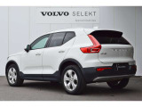 VOLVOの安全機能は前方だけではなく後方も監視しています