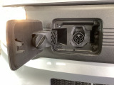 普通充電は、フタを直接押し、別売りの充電コネクターを差し、6Kwの高い出力で行うため、満充電まで約4.5時間という早さです。詳しくはお店にお問い合わせください。