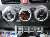 フルオートエアコンとなっております!面倒な手間なく車内の温度を快適に保ちます!