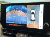 【パノラミックビューモニター】専用のカメラにより、上から見下ろしたような視点で360度クルマの周囲を確認することができます☆死角部分も確認しやすく、狭い場所での切り返しや駐車もスムーズに行えます。