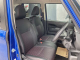 【運転席シート】開口部が広いので乗り降りしやすいです。