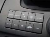 【オートエアコン】温度を設定すれば自動で快適な車内温度を保ちます。エアコン内部の高性能脱臭フィルターで車内のアレルゲンや花粉を除去。