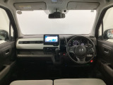 【前方視界】開放的な前方視界!運転がしやすく疲れにくいです♪窓が大きく、見通しがとっても良いおクルマですよ♪