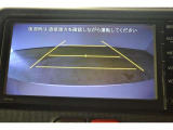 バックモニター付き。車両後方の映像が画面に表示されるので、車庫入れが苦手な人も安心です。ただし、目視確認もお忘れなくお願いいたします。