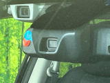 【アイサイトVer3】前方の車両等を検知し、衝突しそうな時は警報で注意を促し、ブレーキを踏む力をサポート。ブレーキを踏めなかった場合は衝突被害軽減ブレーキが作動、衝突回避をサポートします。