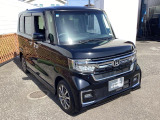自社整備工場で点検整備をおこなってからお渡ししています。車検が残っている場合は『12ヶ月点検整備』を、車検整備付きの場合は『車検整備』をおこないます。整備費用は車両本体価格に含まれています。