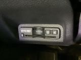 ハンドルの左下にETC2.0がついています。高速道路の料金所の通過も楽々です!。 カードの取り出しもしやすい場所についています。