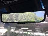 【デジタルインナーミラー】後席の大きな荷物や同乗者で後方が確認しづらい時でも安心!カメラが撮影した車両後方の映像をルームミラー内に表示。クリアな視界で状況の確認が可能です!