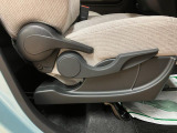 運転席シートリフターを装備しています★細かくドライビングポジションを設定できるので運転し易く、疲れにくいですね♪
