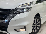 【LEDヘッドライト】悪天候や夜間走行時も良好な視界を確保し安心して運転できる高輝度LEDヘッドライトを装備!点灯速度が早く、消費電力も抑えられています。