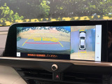 【パノラミックビューモニター】専用のカメラにより、上から見下ろしたような視点で360度クルマの周囲を確認することができます☆死角部分も確認しやすく、狭い場所での切り返しや駐車もスムーズに行えます。