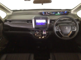 【前方視界】開放的な前方視界!運転がしやすく疲れにくいです♪窓が大きく、見通しがとっても良いおクルマですよ♪
