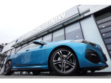 【BMWアロイホイール】軽量かつ強度に拘ったアロイホイール。走行性能ポテンシャルを引き出す設計。タイヤのサイドウォールが強化されたランフラットタイヤは、パンク時にタイヤがつぶれてもリムから外れません。