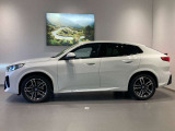BMWではロングホイールベースの採用をしており、すべての車種に適用され、走行中の安定感の向上されております。また室内空間の広さにも貢献しております。
