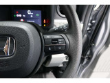 Hondaセンシングの機能のひとつ、アダプティブクルーズコントロール付!アクセルから足を離しても設定したスピードと前車との車間を保ち走行してくれます!車線維持もアシスト☆高速道路で疲労軽減ですね☆