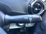 【オートライト】周りの明るさに応じて自動でヘッドライトの点灯・消灯ができる機能です!ライトの付け忘れ・消し忘れなどが無くなり、雨の日や夕方の走行も安心!トンネル通過時も便利ですね♪