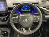 インテリアに合わせたデザインのステアリングは、運転される方のことも考え、運転しやすい形状、大きさです。是非一度、実際に触ってお確かめください。