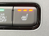【シートヒーター】寒い日に重宝するシートヒーター!エアコンより早く温まってくれるので寒がりの人も安心ですね♪エアコンの温風は乾燥するから苦手、という方にもをおすすめです。